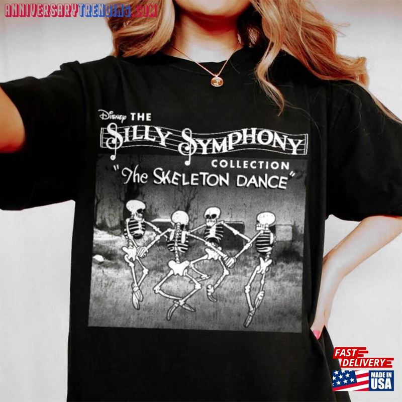 Skeleton Dance In Graveyard Halloween Dancing Vintage T-Shirt Unisex Classic