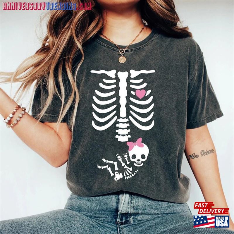 Skeleton Halloween Maternity Comfort Colors Shirt New Baby Girl Pregnancy Announcement  Pregnant Women T-Shirt Hoodie