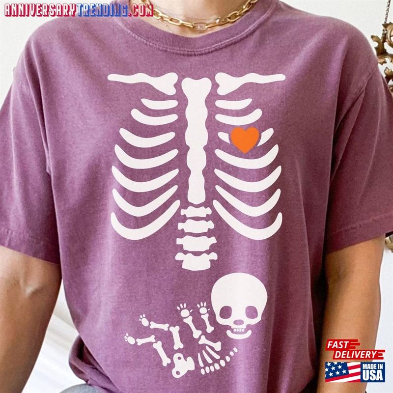 Skeleton Halloween Maternity Shirt Funny Pregnancy Announcement 2023 Tshirt Spooky Pregnant Costume Sweatshirt Hoodie