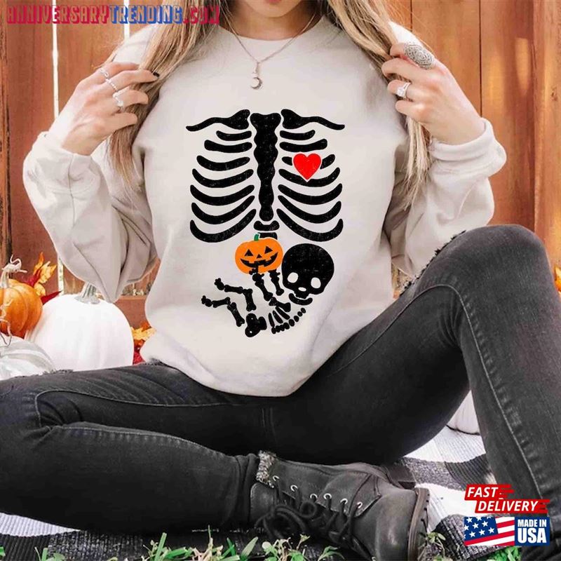 Skeleton Halloween Maternity Sweatshirt Funny Pregnancy Announcement Shirt  Pregnant Women Costume Hoodie Classic