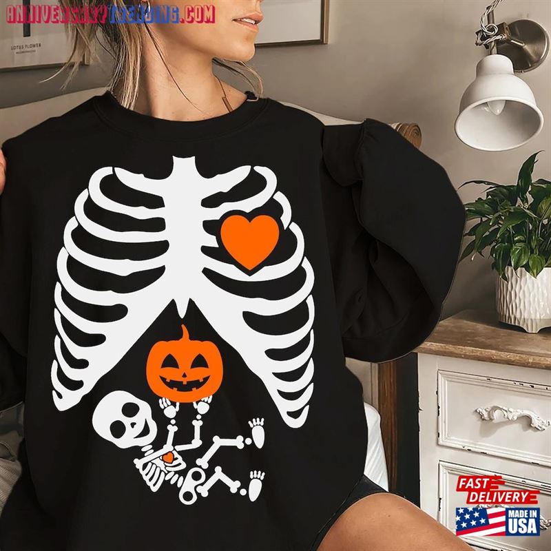 Skeleton Halloween Pregnancy Announcement Shirt Maternity Sweatshirt Funny  T-Shirt Unisex