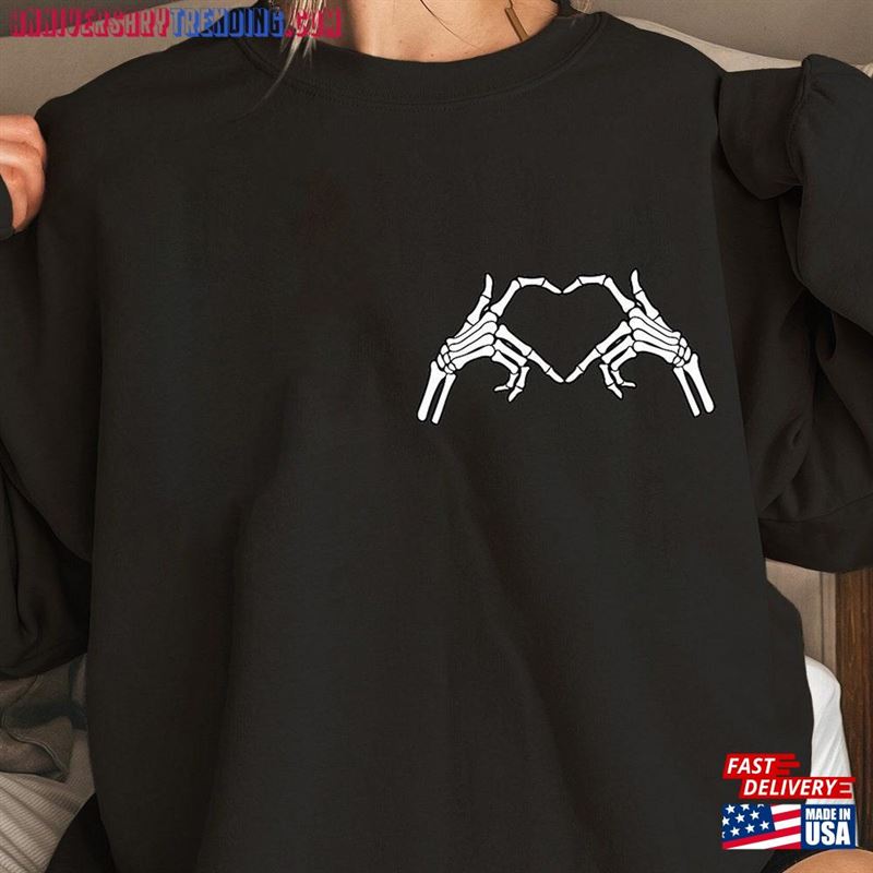 Skeleton Hands Love Heart Sign Retro Halloween Shirt Sweatshirt Classic