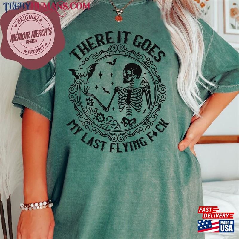 There It Goes My Last Flying F Ck Comfort Colors Shirt Funny Halloween Skeleton Classic Sweatshirt