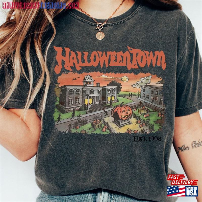 Vintage Halloween Town Est 1998 Shirt Halloweentown Sweatshirt Pumpkin Classic T-Shirt